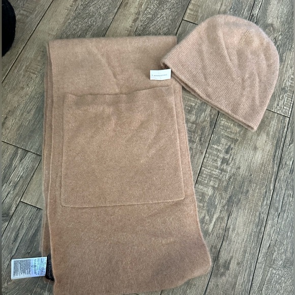 NWT Banana Republic 100% Cashmere Scarf w/ Hand Pockets & Beanie set Camel
